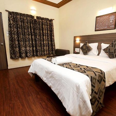 Westend Hotel Matheran Exterior photo
