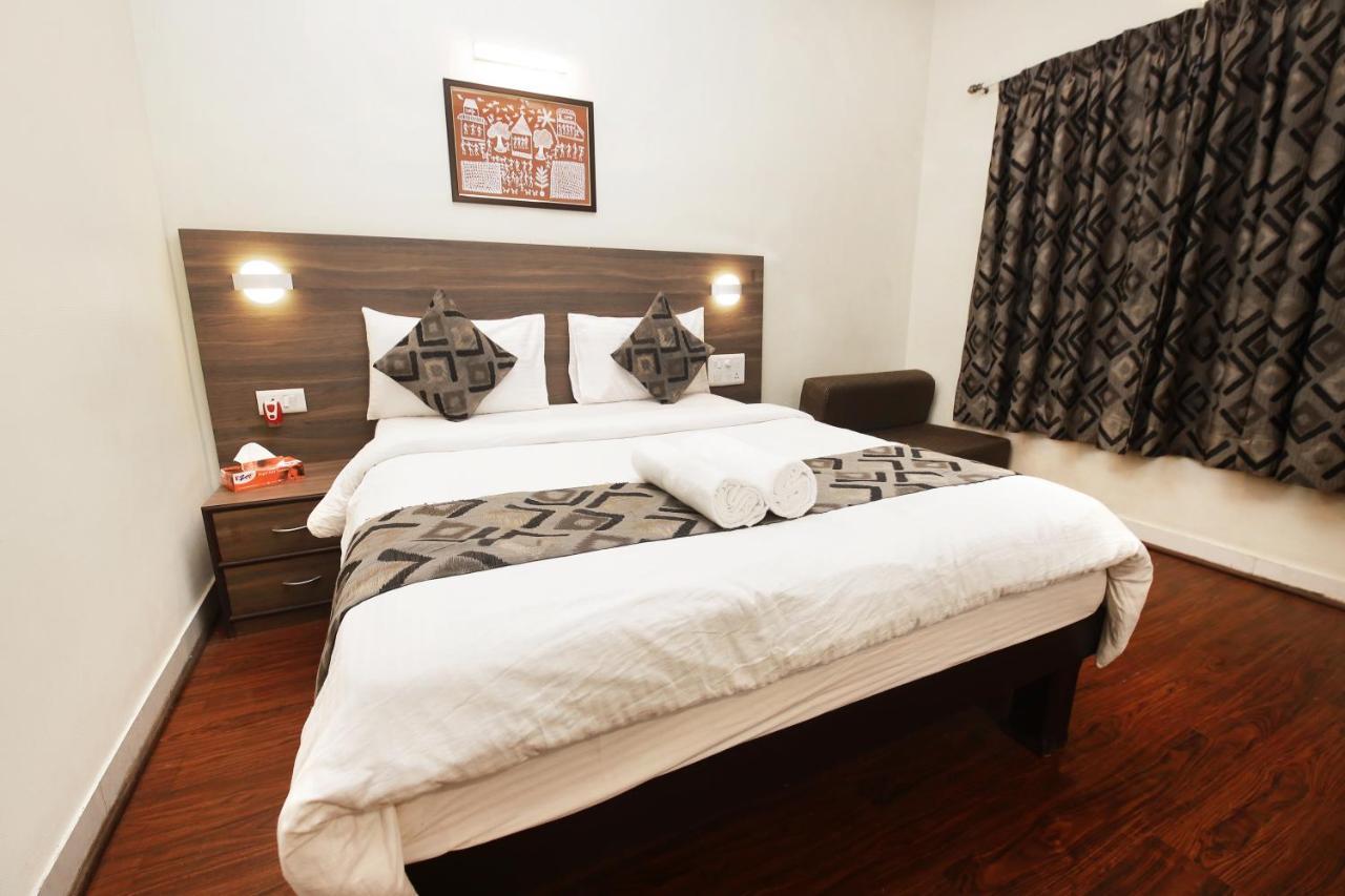 Westend Hotel Matheran Exterior photo