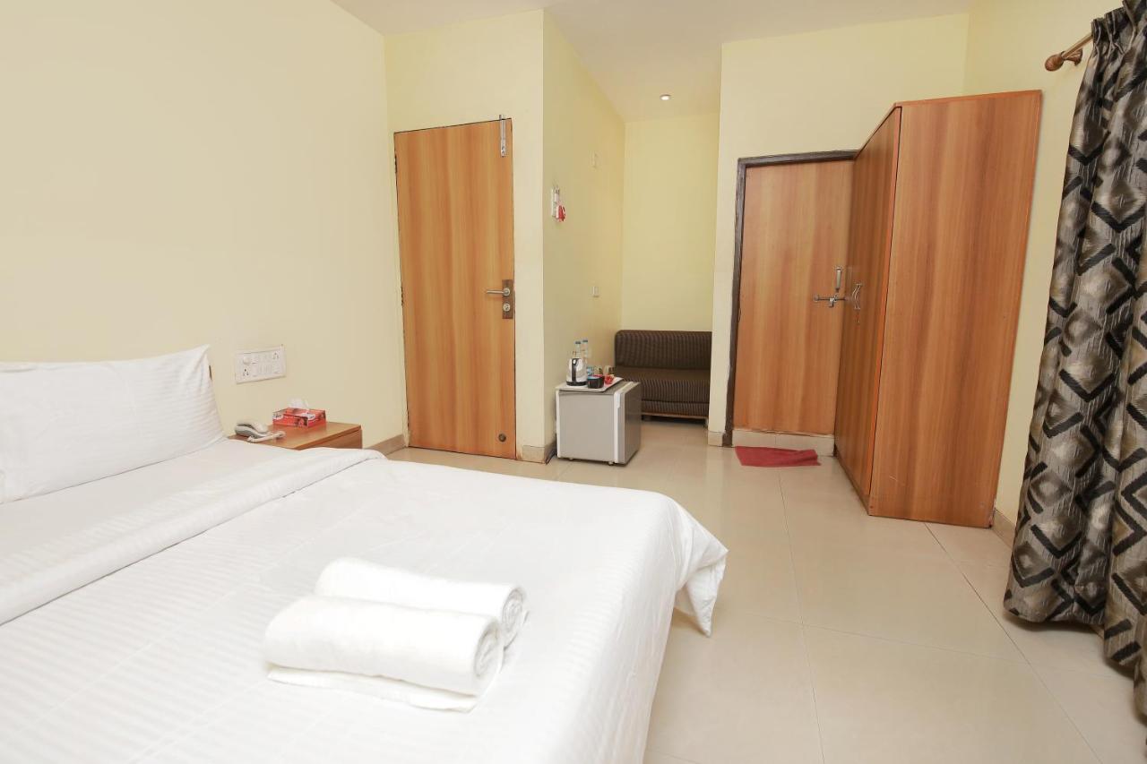 Westend Hotel Matheran Exterior photo