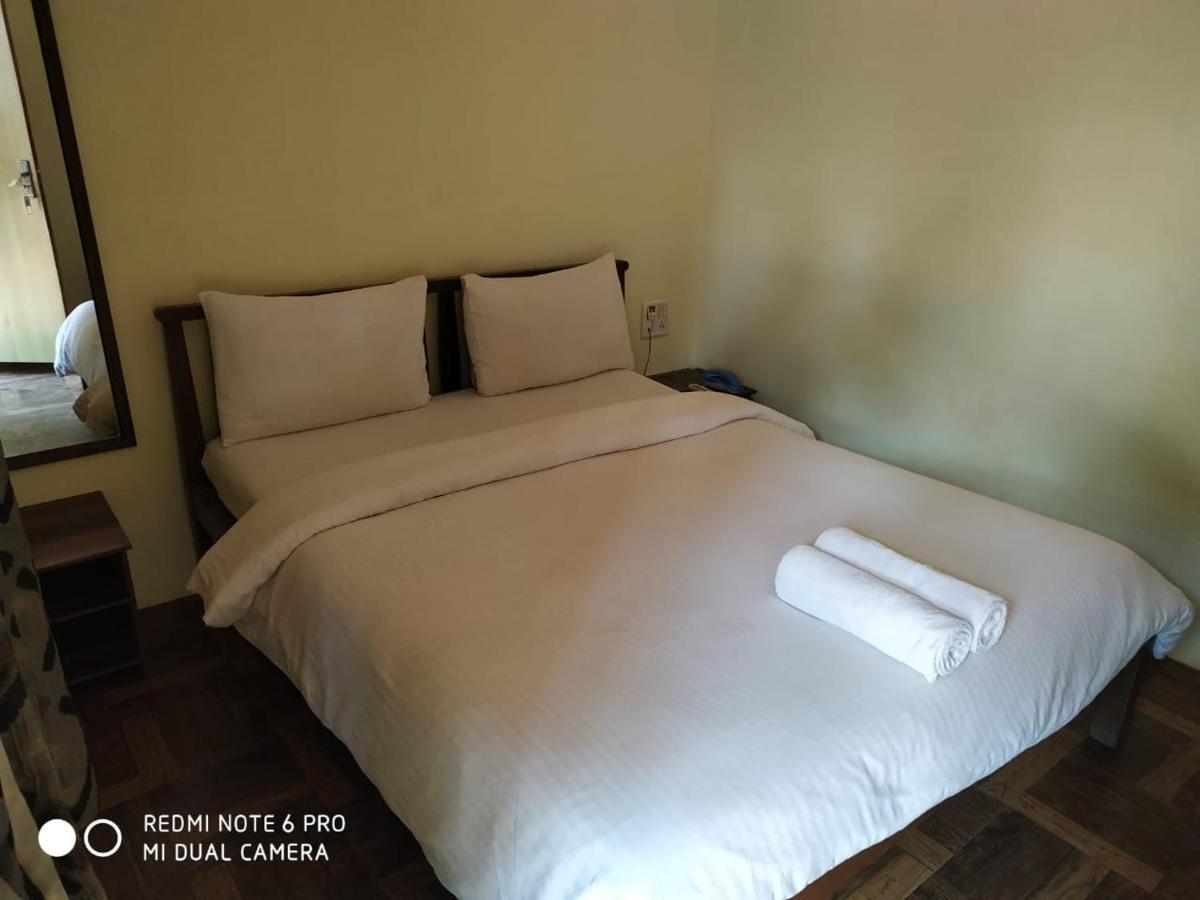 Westend Hotel Matheran Exterior photo