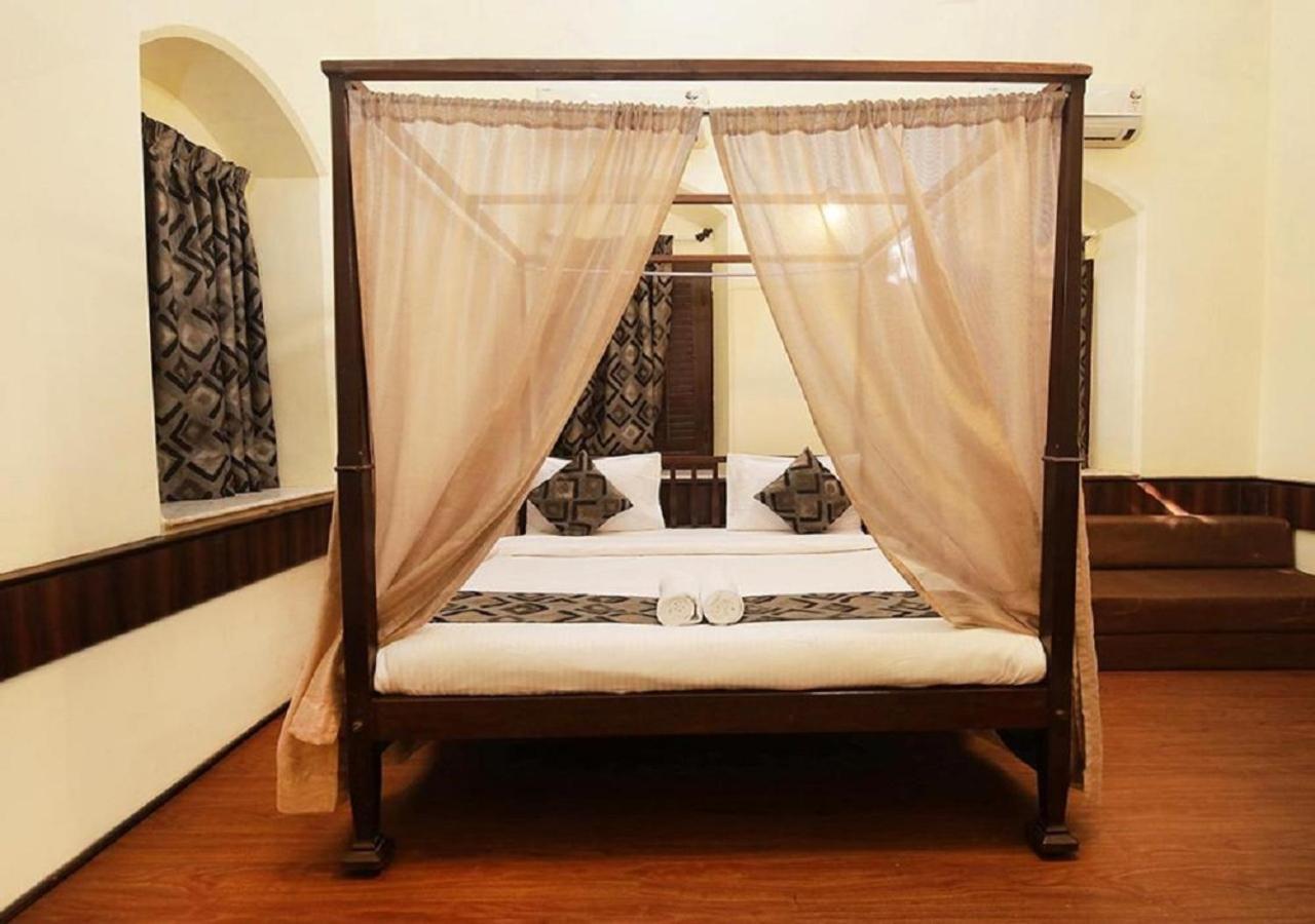 Westend Hotel Matheran Exterior photo