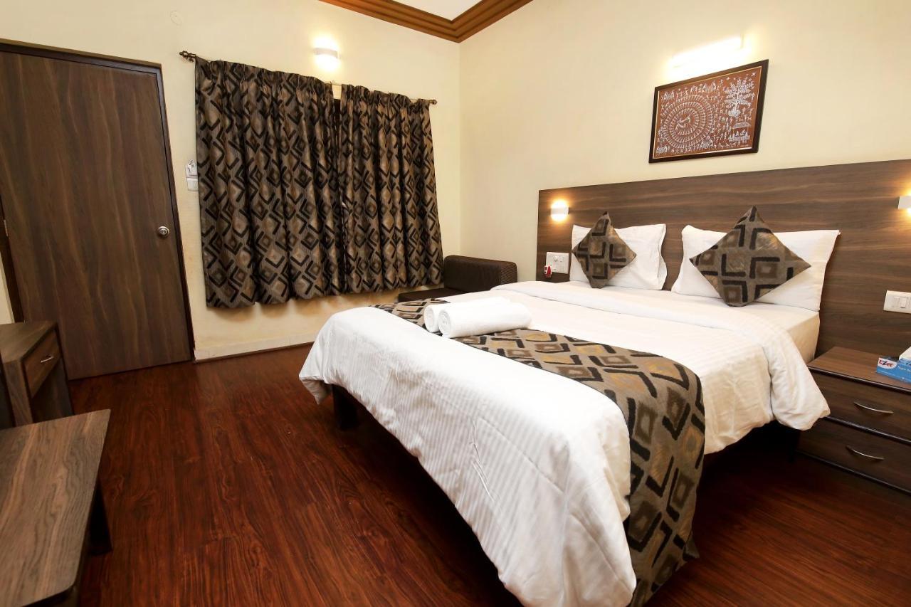 Westend Hotel Matheran Exterior photo